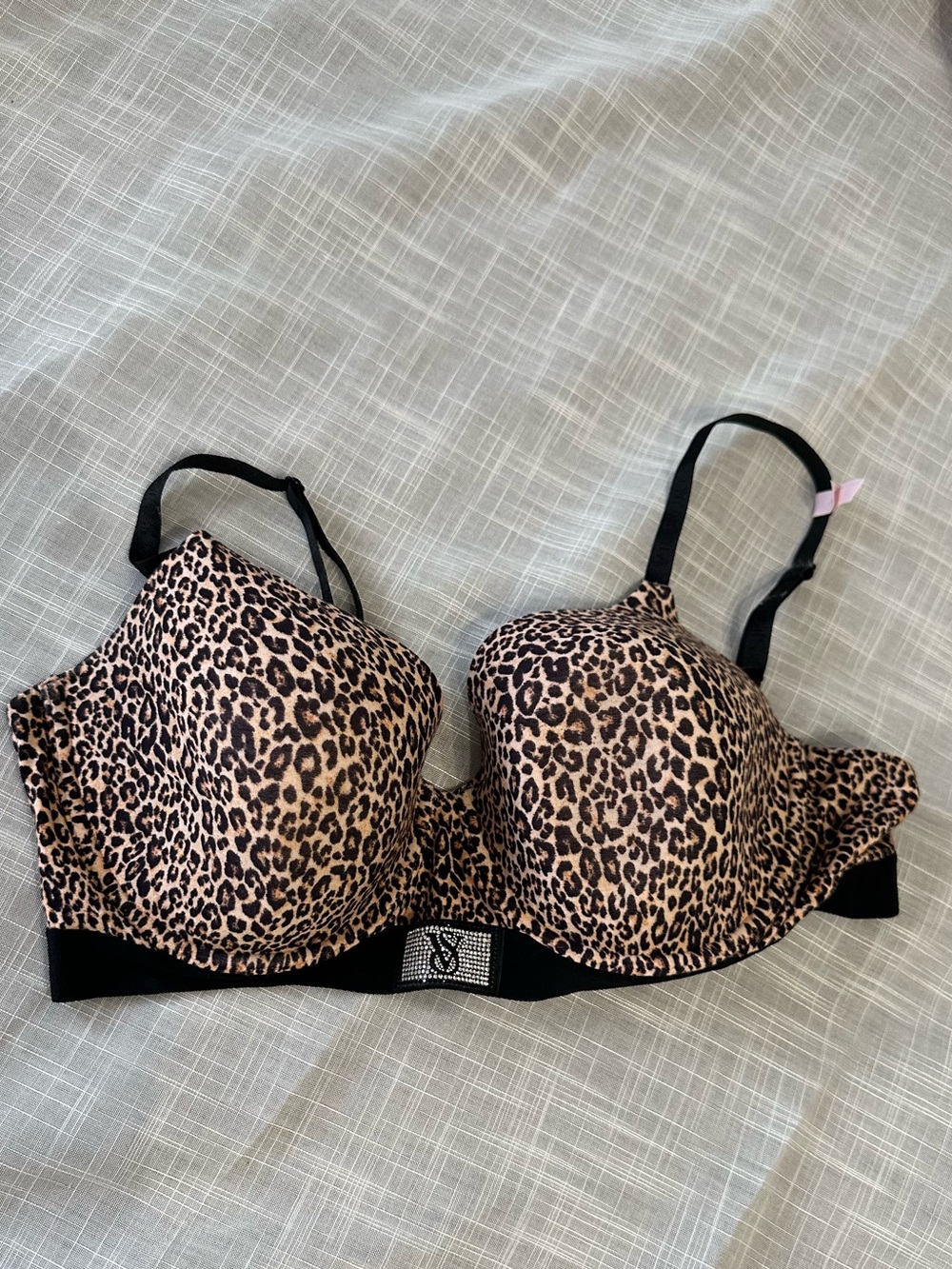 Victoria’s Secret Leopard Print Bra (40D)